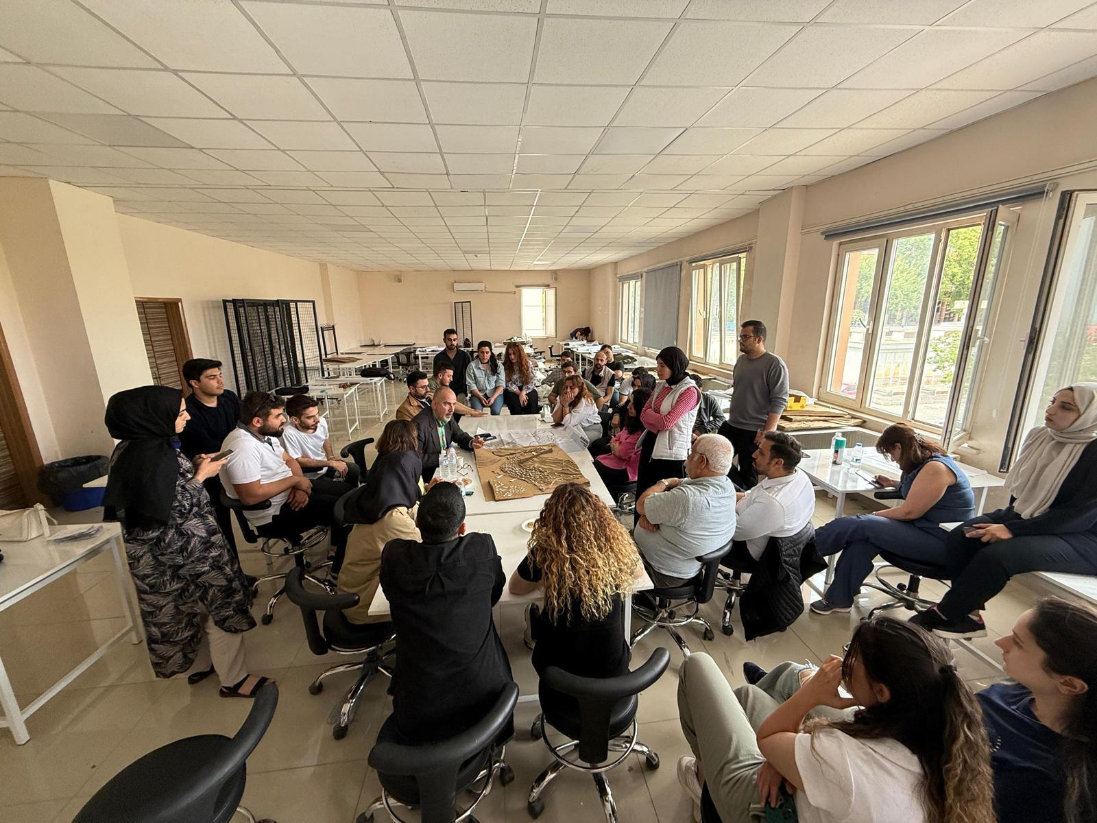 Bitirme Projesi Stüdyosuna Akademik ve Mesleki Destek: Prof. Dr. Kayahan Türkantoz ve Mimarlar Odası Temsilcileri Öğrencilerle Buluştu